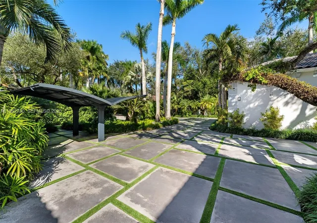 4th image of 5770 Sw 100Th St, Pinecrest, FL 33156 | MLS# A11902700