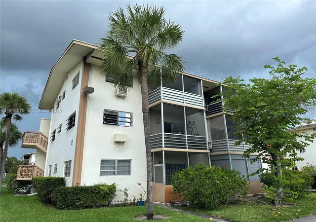 Homes for sale in Miami, FL | 16790 Ne 14th Ave #202, Miami, FL 33162 | MLS# A11913079