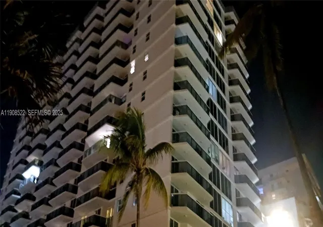 4th image of 2401 Collins Ave #1708, Miami Beach, FL 33140 | MLS# A11908522