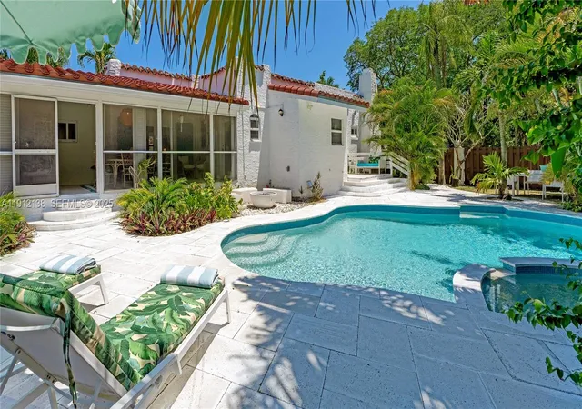 Homes for sale in Hollywood, FL | 1601 Washington St, Hollywood, FL 33020 | MLS# A11912138