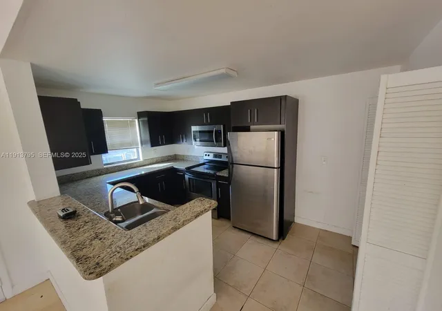 4th image of 3992 Nw 87Th Ave, Sunrise, FL 33351