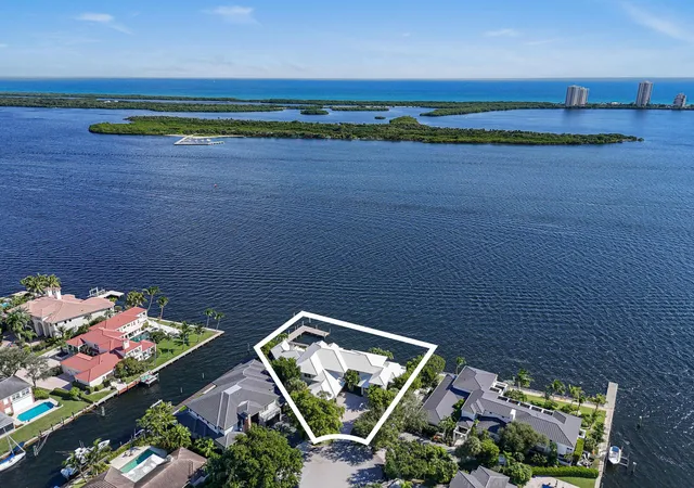 Photo 2 of Mansion for sale at 101 Bowsprit Dr, North Palm Beach, FL 33408 | MLS# R11140805 | Listing updated on 2026-10-09