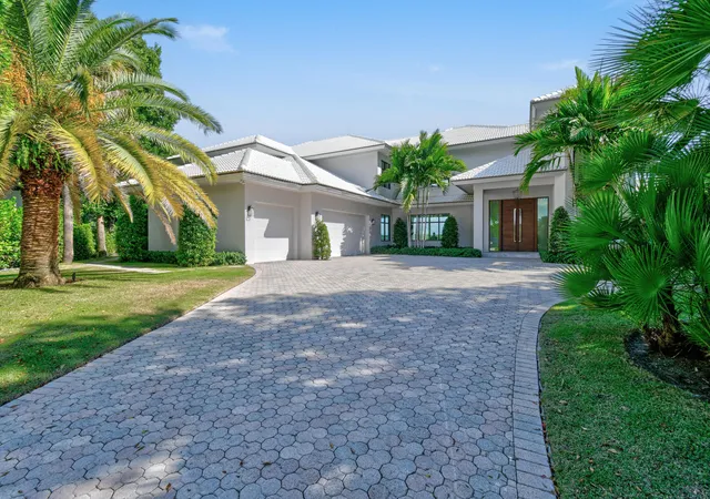 Photo 3 of Mansion for sale at 101 Bowsprit Dr, North Palm Beach, FL 33408 | MLS# R11140805 | Listing updated on 2026-10-09