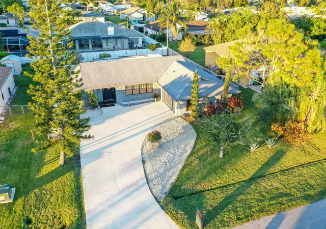 2nd image of 1149 Se Menores Ave, Port St Lucie, FL 34952 | MLS# R11141065