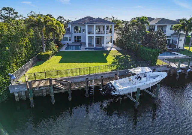 2nd image of 13965 Willow Cay Dr, North Palm Beach, FL 33408 | MLS# R11141145