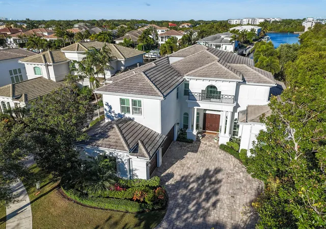 3rd image of 13965 Willow Cay Dr, North Palm Beach, FL 33408 | MLS# R11141145