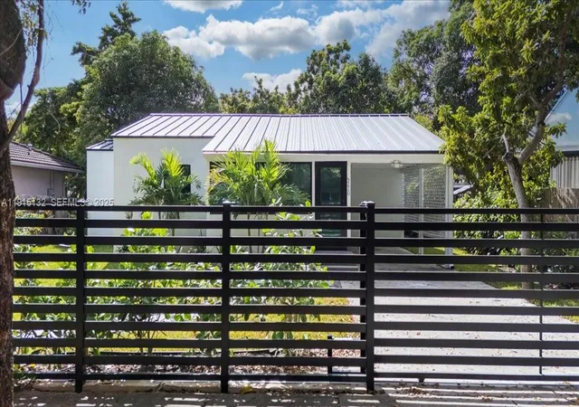 2nd image of 5220 Sw 6 St, Coral Gables, FL 33134 | MLS# A11915132