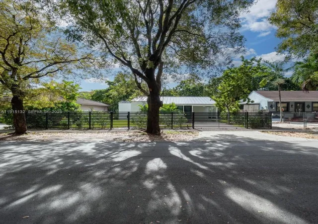 5th image of 5220 Sw 6 St, Coral Gables, FL 33134 | MLS# A11915132