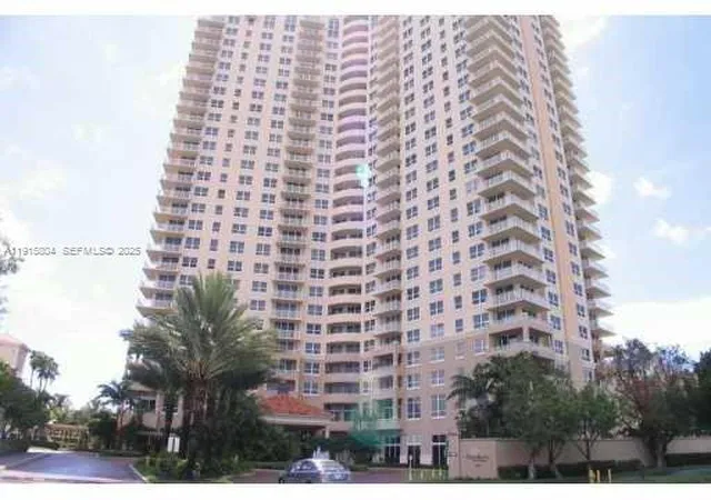 2nd image of 19501 W Country Clb Dr, Aventura, FL 33180