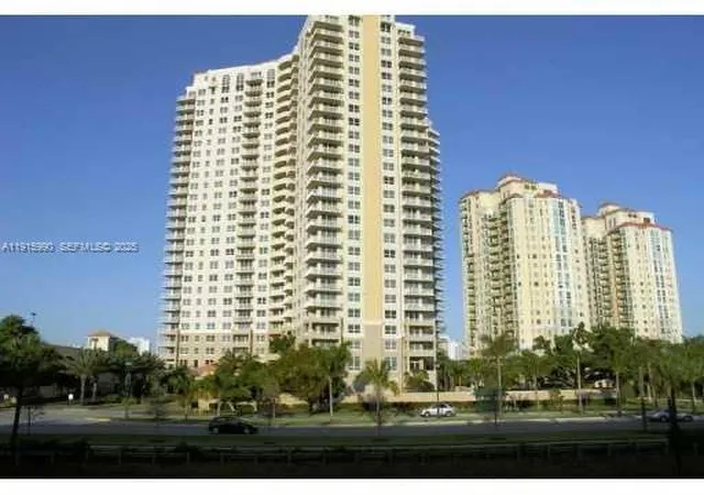 3rd image of 19501 W Country Club Dr #PH06, Aventura, FL 33180 | MLS# A11915990