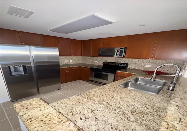5th image of 19501 W Country Club Dr #PH06, Aventura, FL 33180 | MLS# A11915990