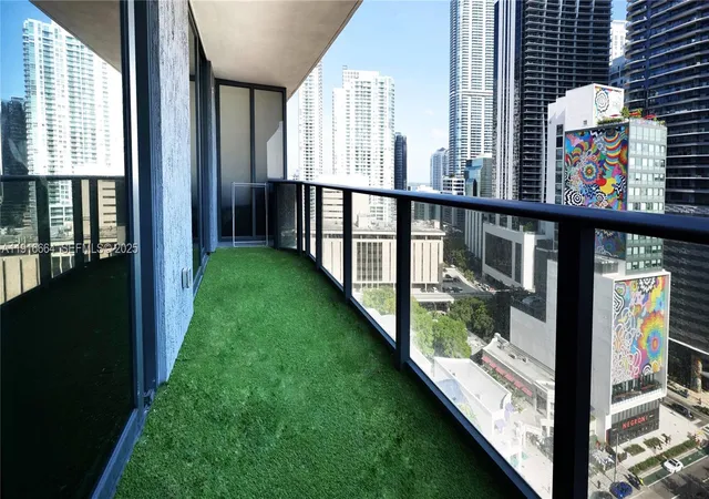 33rd image of 45 Sw 9th St #1504, Miami, FL 33130 | MLS# A11916664