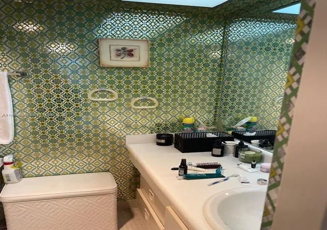 3rd image of 301 174Th St #1605, Sunny Isles Beach, FL 33160 | MLS# A11916555