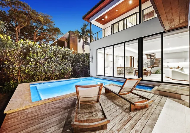 3rd image of 5831 Alton Rd, Miami Beach, FL 33140 | MLS# A11915030