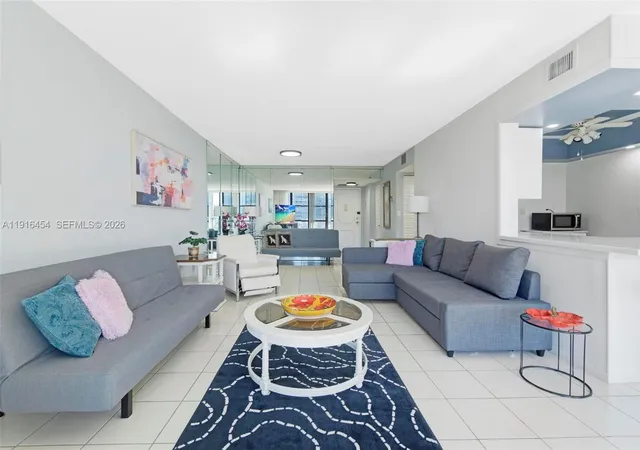 4th image of 1000 Parkview Dr #518, Hallandale Beach, FL 33009 | MLS# A11916454