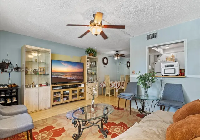 4th image of 9121 Sunrise Lakes Blvd, Sunrise, FL 33322