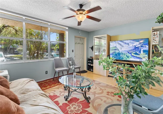 5th image of 9121 Sunrise Lakes Blvd, Sunrise, FL 33322