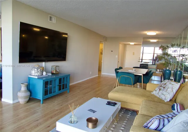 3rd image of 800 Parkview Dr #402, Hallandale Beach, FL 33009 | MLS# A11916389
