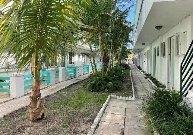 3rd image of 6490 Collins Ave #5, Miami Beach, FL 33141 | MLS# A11917453