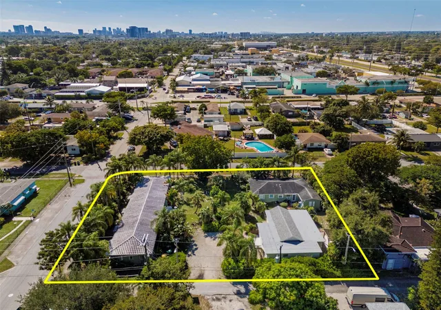 Photo 2 of Multi family home for sale at 302 Sw 15th St, Dania, FL 33004 | MLS# F10537314 | Listing updated on 2026-09-23