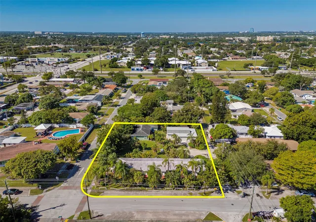 Photo 3 of Multi family home for sale at 302 Sw 15th St, Dania, FL 33004 | MLS# F10537314 | Listing updated on 2026-09-23