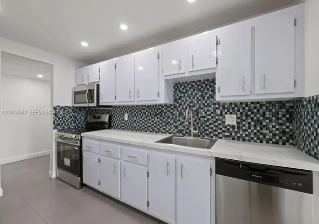 2nd image of 4174 Inverrary Dr #902, Lauderhill, FL 33319 | MLS# A11914982