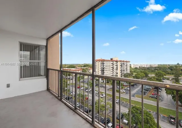 4th image of 4174 Inverrary Dr #902, Lauderhill, FL 33319 | MLS# A11914982