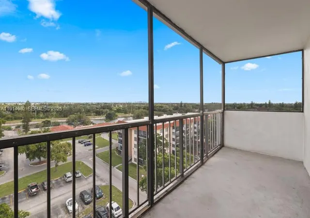 5th image of 4174 Inverrary Dr #902, Lauderhill, FL 33319 | MLS# A11914982