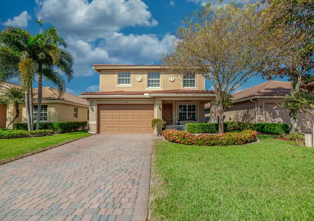Photo 3 of Single family home for sale at 3285 Sw Porpoise Cir, Stuart, FL 34997 | MLS# R11142279 | Listing updated on 2026-10-10