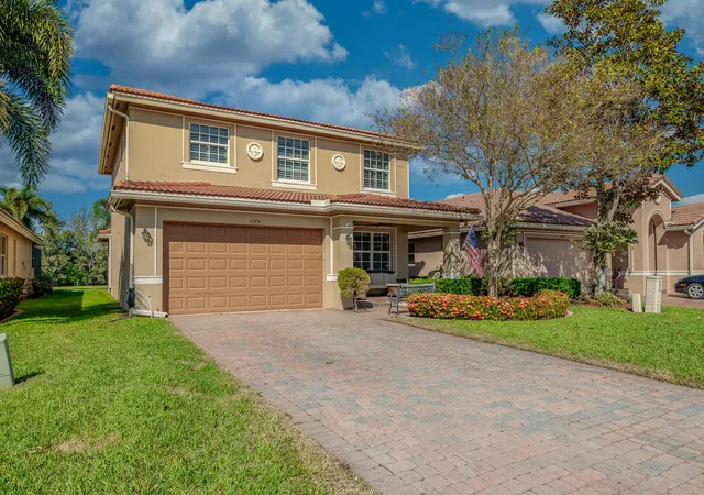 Photo 3 of Single family home for sale at 3285 SW Porpoise Cir, Stuart, FL 34997 | MLS# R11142279 | Listing updated on 2026-10-10
