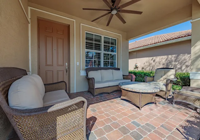 Photo 4 of Single family home for sale at 3285 SW Porpoise Cir, Stuart, FL 34997 | MLS# R11142279 | Listing updated on 2026-10-10