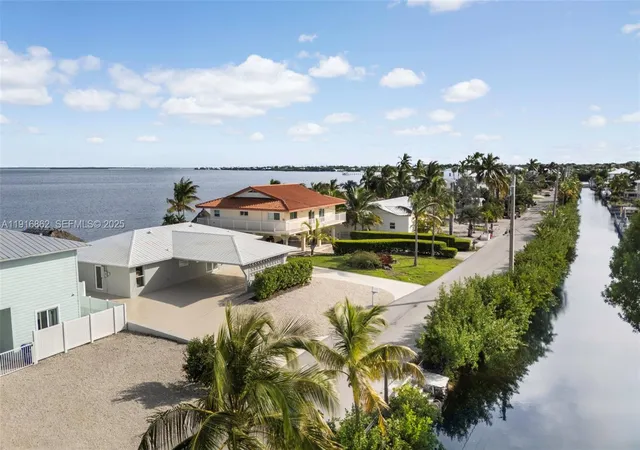 2nd image of 1733 Sunrise Dr, Big Pine Key, FL 33043 | MLS# A11916862