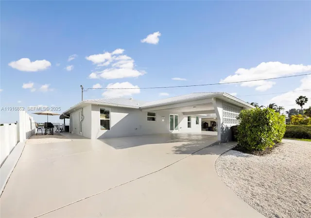 3rd image of 1733 Sunrise Dr, Big Pine Key, FL 33043 | MLS# A11916862