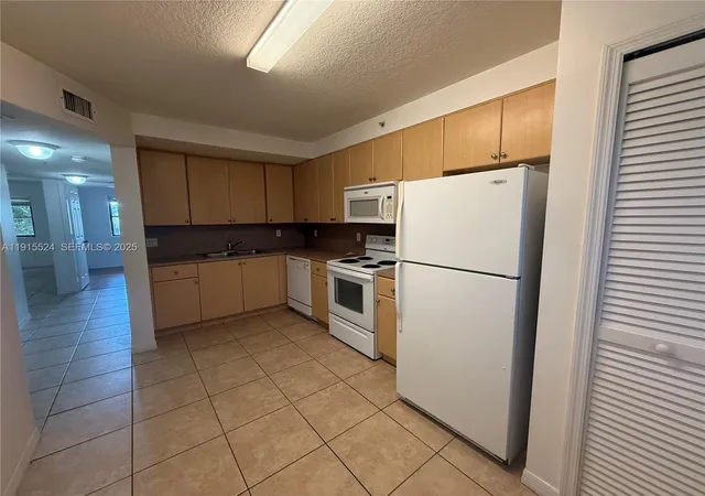 Homes for sale in Cutler Bay, FL | 22901 Sw 88th Place, Cutler Bay, FL 33190 | Houzeo
