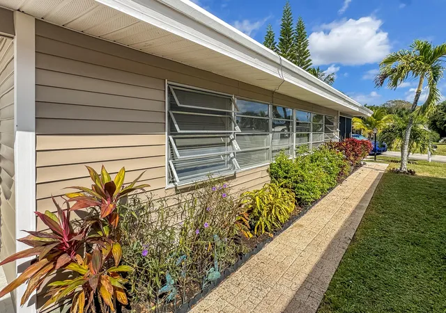 Photo 2 of Manufactured home for sale at 14553 Elmhurst Dr, Delray Beach, FL 33445 | MLS# R11142520 | Listing updated on 2026-09-30