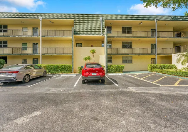 Homes for sale in Tamarac, FL | 9090 Lime Bay Boulevard, Tamarac, FL 33321 | Houzeo