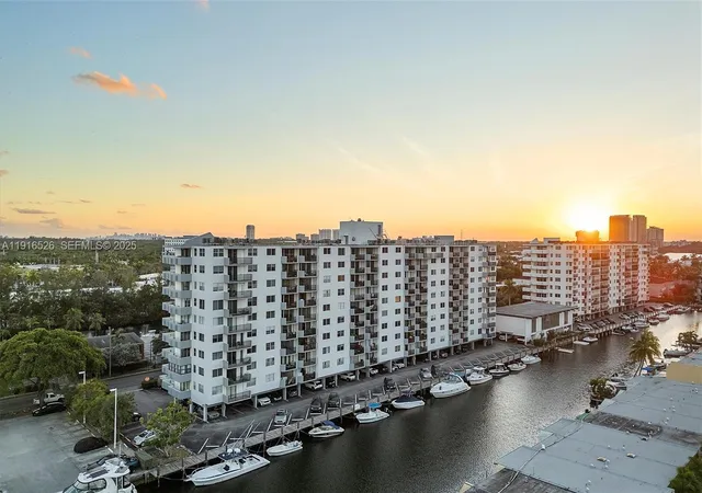 2nd image of 3703 Ne 166th St #808, North Miami Beach, FL 33160 | MLS# A11916526