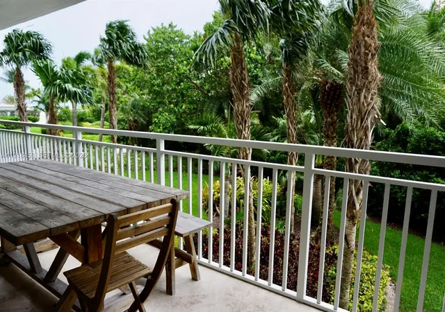 5th image of 605 Ocean Dr, Key Biscayne, FL 33149
