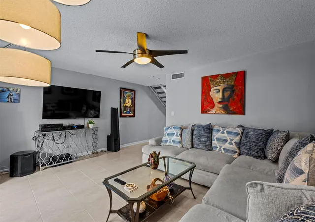 Photo 3 of Condo for sale at 653 Cypress Ln #21b, Wilton Manors, FL 33305 | MLS# F10538250 | Listing updated on 2026-10-10