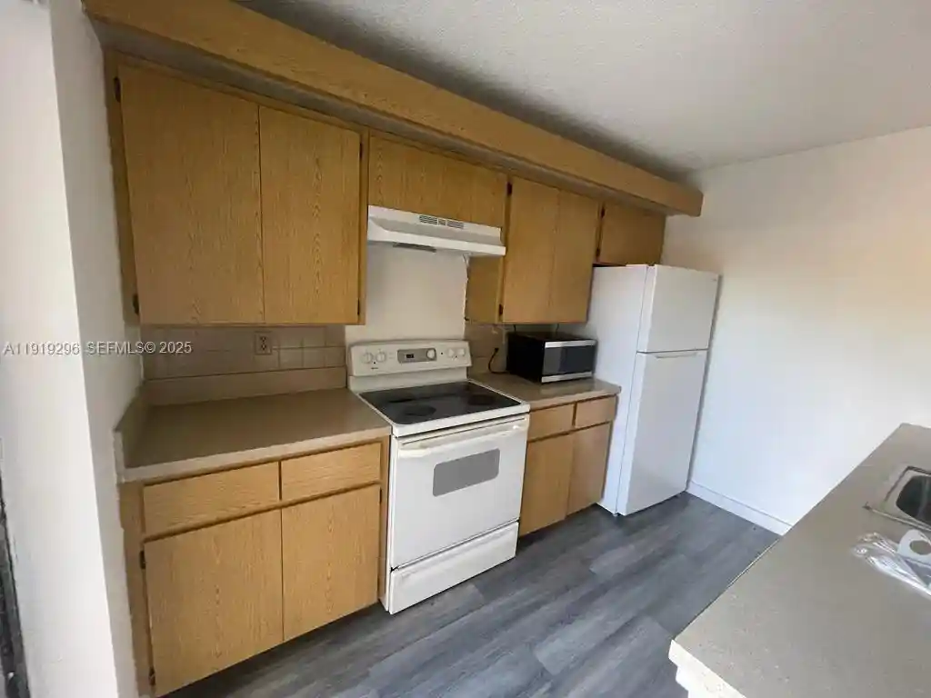 Townhouse for sale at 513 Green Springs Pl #513, West Palm Beach, FL 33409 | MLS# A11919296