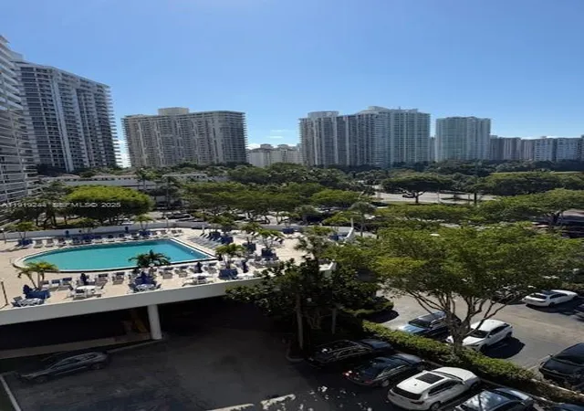 2nd image of 3701 N Country Club Dr #706, Aventura, FL 33180 | MLS# A11919244