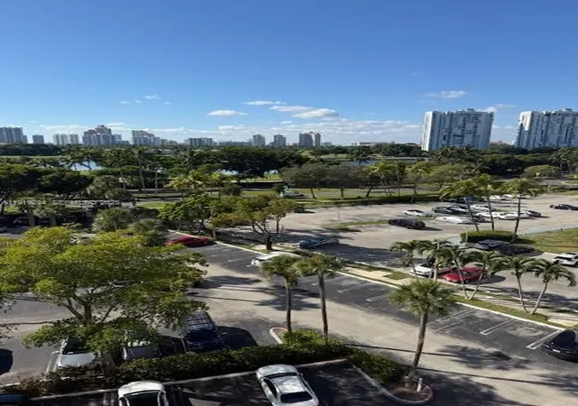3rd image of 3701 N Country Club Dr #706, Aventura, FL 33180 | MLS# A11919244