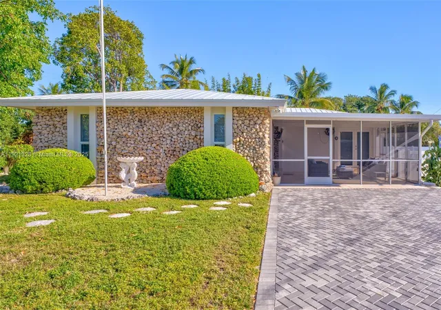 2nd image of 222 2nd Rd, Key Largo, FL 33037 | MLS# A11921328