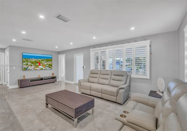 5th image of 222 2Nd Rd, Key Largo, FL 33037 | MLS# A11921328