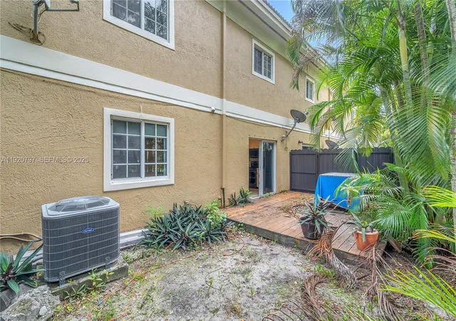 Homes for sale in Hollywood, FL | 4950 Washington Street, Hollywood, FL 33021 | Houzeo