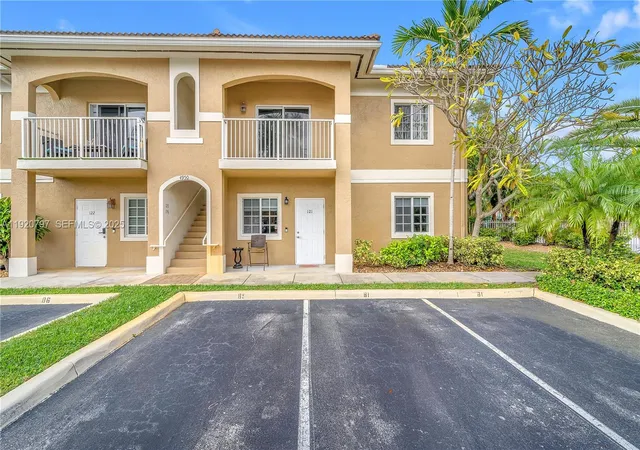 Homes for sale in Hollywood, FL | 4950 Washington St #1, Hollywood, FL 33021 | MLS# A11920797