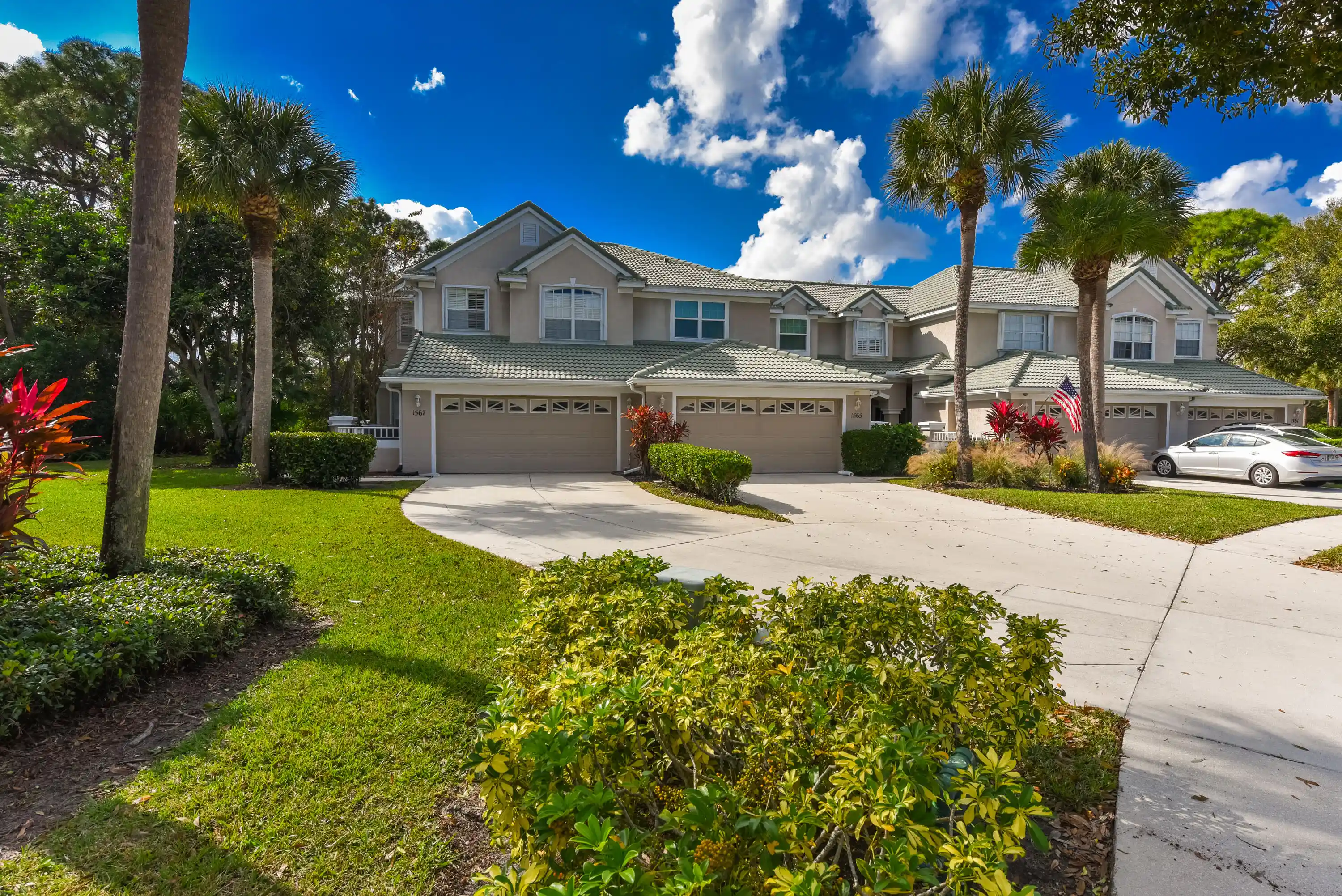 Photo 1 of Townhouse for sale at 1567 Sw Harbour Isles Cir, Port Saint Lucie, FL 34986 | MLS# R11143791 | Listing updated on 2026-10-19