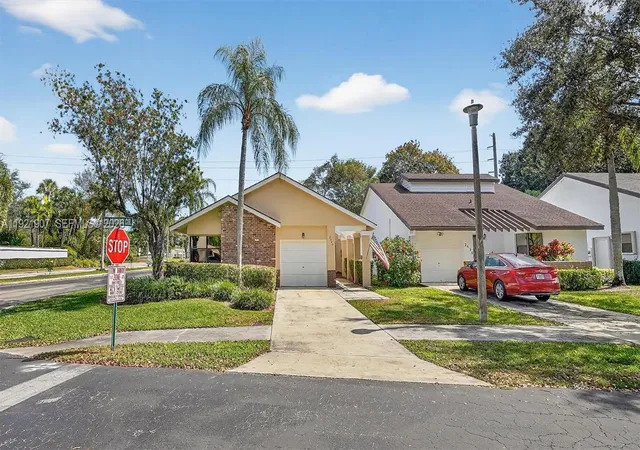 3rd image of 2540 Calamondin Cir, Coconut Creek, FL 33063 | MLS# A11921907