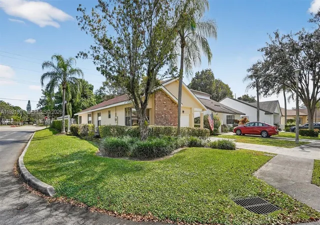 4th image of 2540 Calamondin Cir, Coconut Creek, FL 33063 | MLS# A11921907