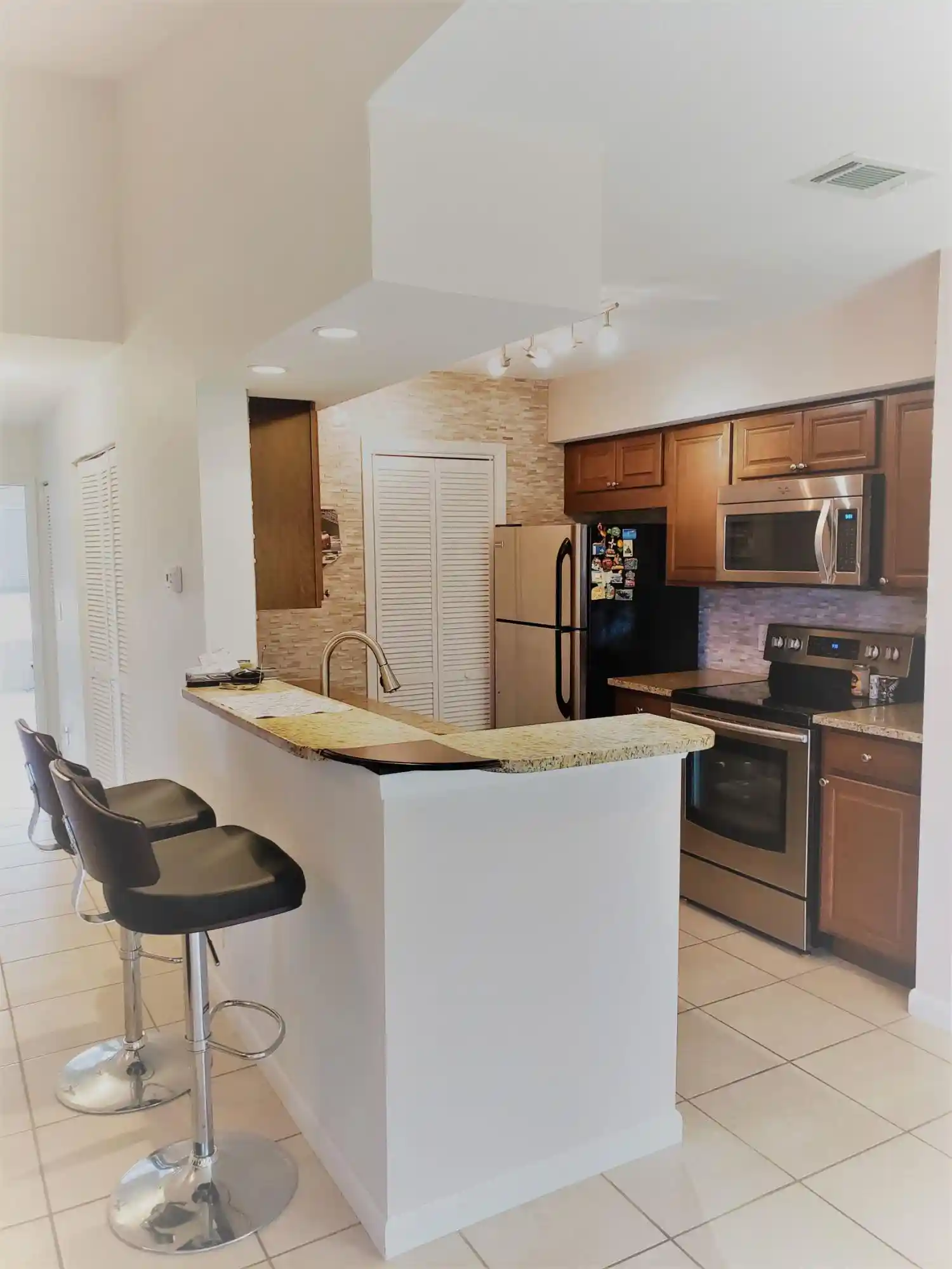 Photo 1 of Condo for sale at 815 W Boynton Beach Blvd #15-204, Boynton Beach, FL 33426 | MLS# R11143898 | Listing updated on 2026-10-15